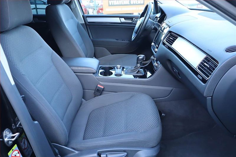 Volkswagen Touareg (2014) 3.0 TDI, 4X4, Automat - fotka 9 z 25