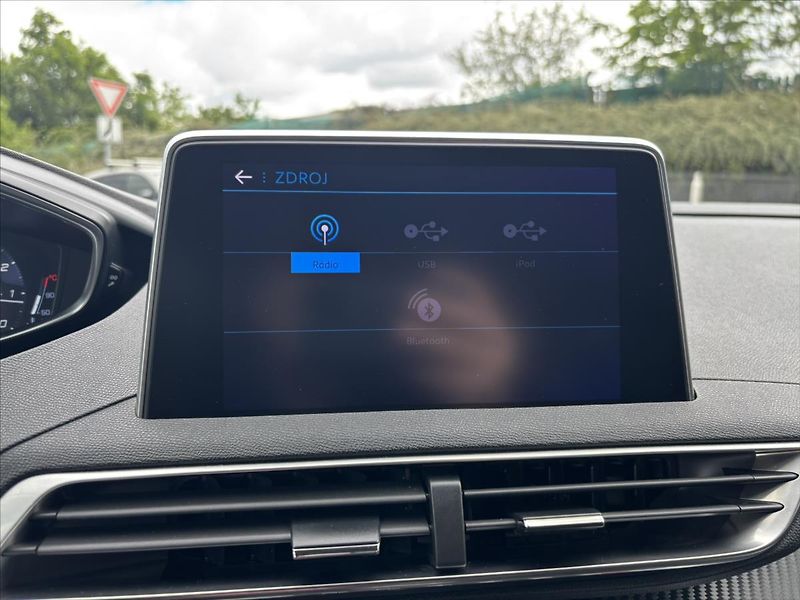 Peugeot 3008 1,2 PT AT 1.ČR PLNÝ SERVIS - fotka 23 z 37
