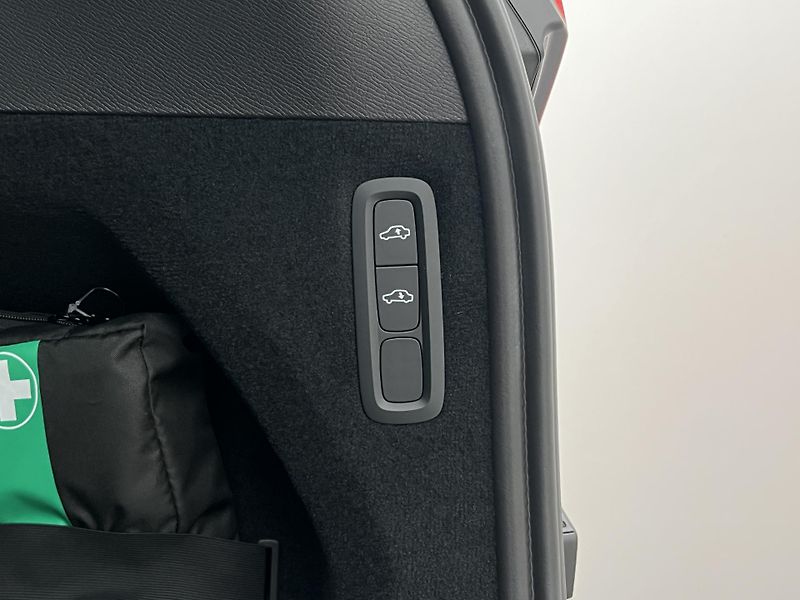 Volvo XC90 (2026) T8 AWD RECHARGE ULTRA DARK - fotka 20 z 46