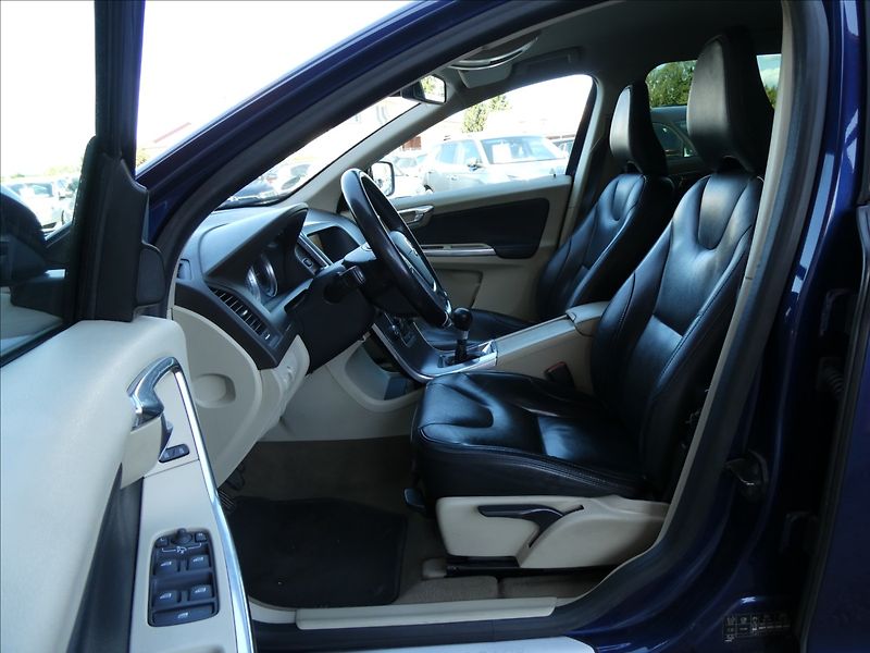 Volvo XC60 2,4 D5 Ocean Race AWD 158kW - fotka 21 z 51