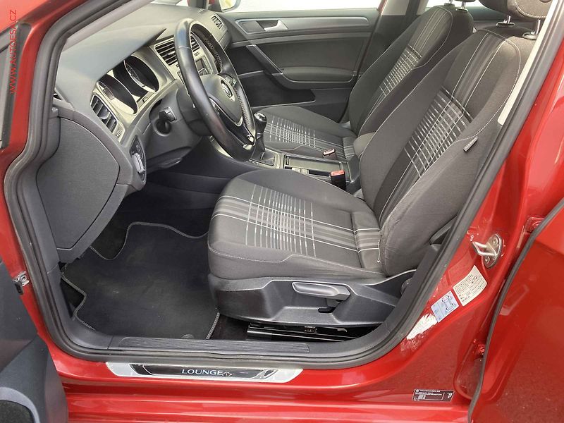Volkswagen Golf (2015) 1.4 TSi, Lounge, navi - fotka 9 z 20