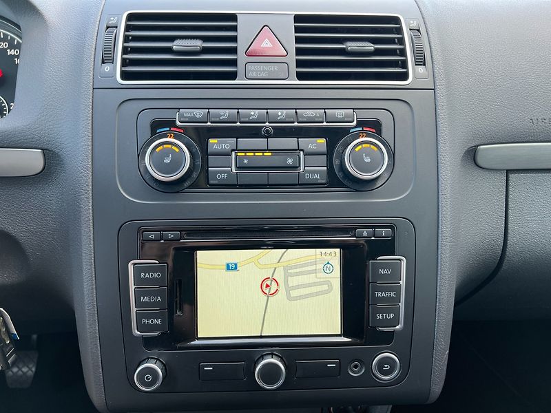 Volkswagen Touran (2011) 1.4TSI STYLE! Tažné! Navi! - fotka 15 z 36