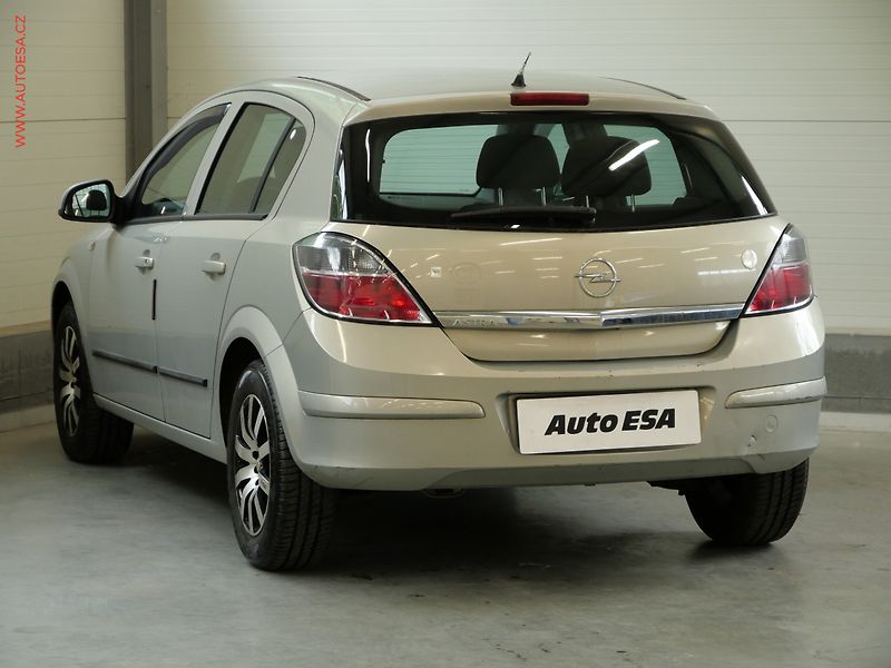 Opel Astra (2011) 1.4 16V, 1.maj,ČR, Klima - fotka 6 z 19