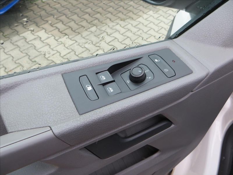 Volkswagen Transporter 2,0 TDI VAN ČR KAMERA - fotka 11 z 17