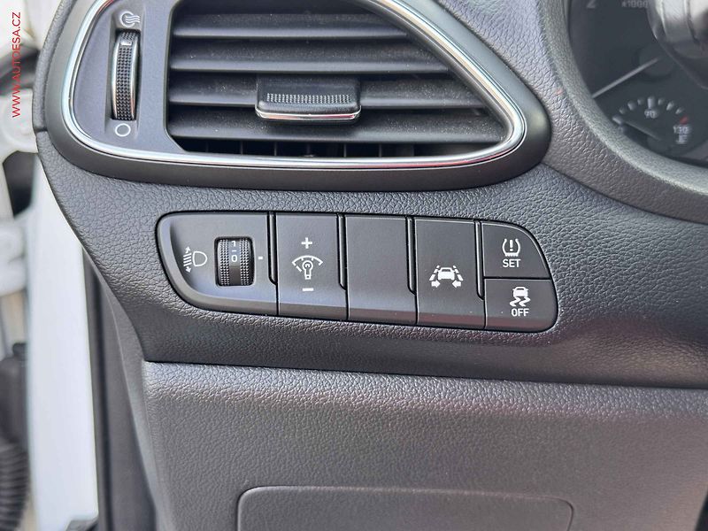 Hyundai i30 (2019) 1.6CRDi, ČR, servis.kniha - fotka 13 z 16