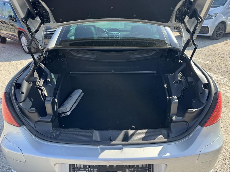 Peugeot 307 (2004) 2.0i 16v 100kw Kabriolet - fotka 24 z 30
