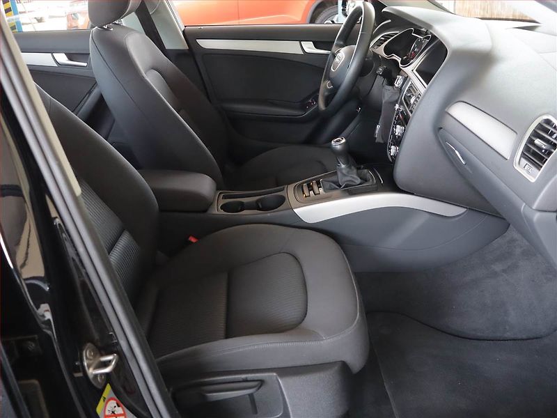 Audi A4 (2013) 1.8 TFSI, ČR,1.maj, Bi-Xenony - fotka 7 z 19