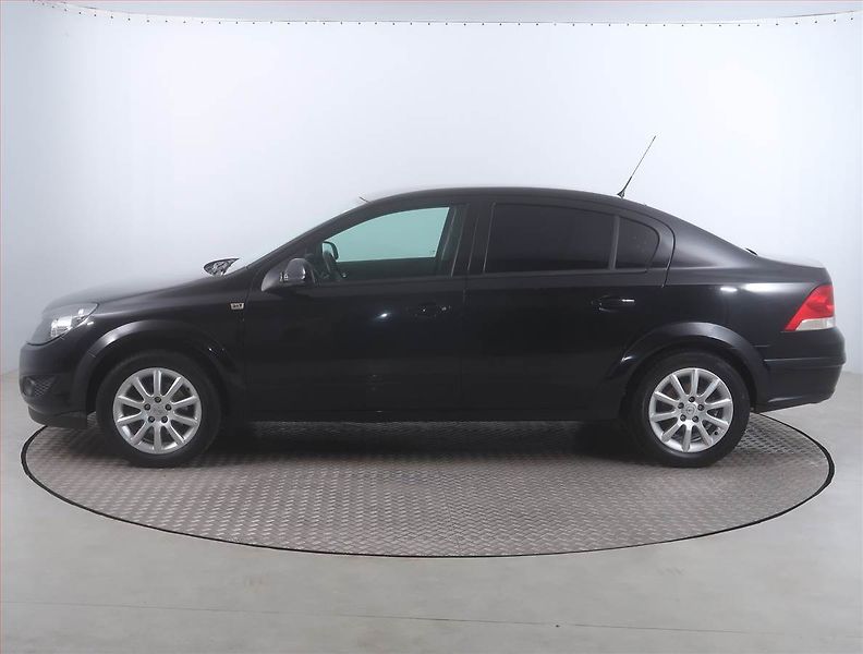 Opel Astra (2011) 1.6 16V, Serv.kniha, nová STK - fotka 3 z 14