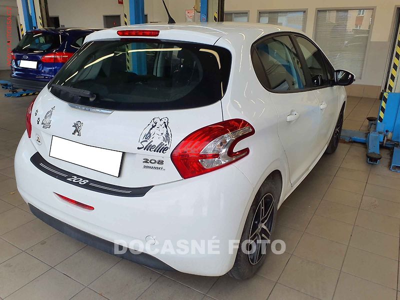 Peugeot 208 (2013) 1.2 VTi - fotka 2 z 3