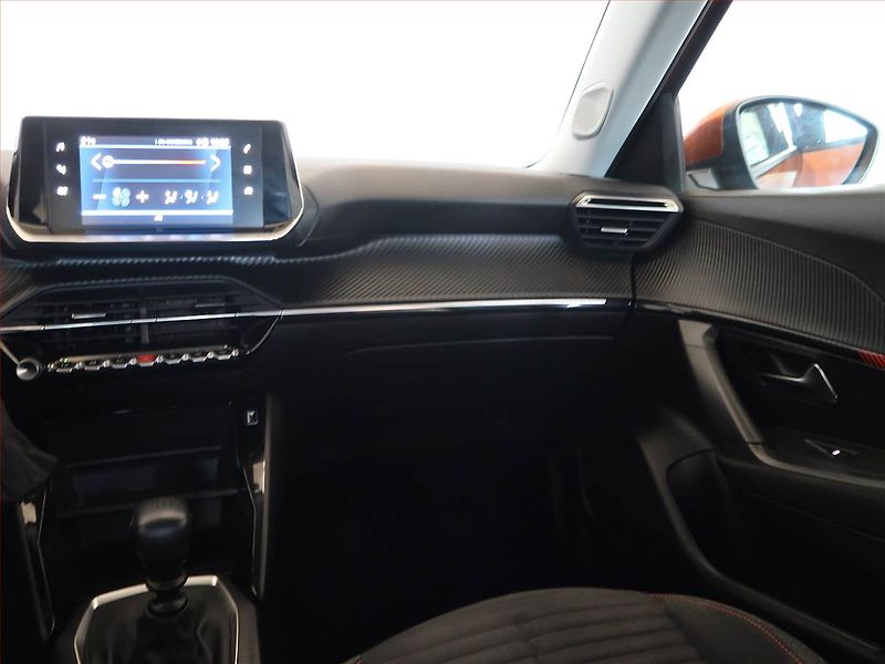 Peugeot 2008 (2021) 1.2 PureTech, ČR,1.maj - fotka 8 z 13