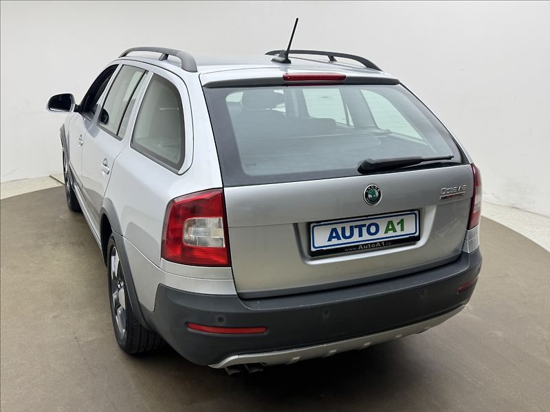 Škoda Octavia 2,0 103kW 4X4 SCOUT 2XKOLA ČR - fotka 6 z 33