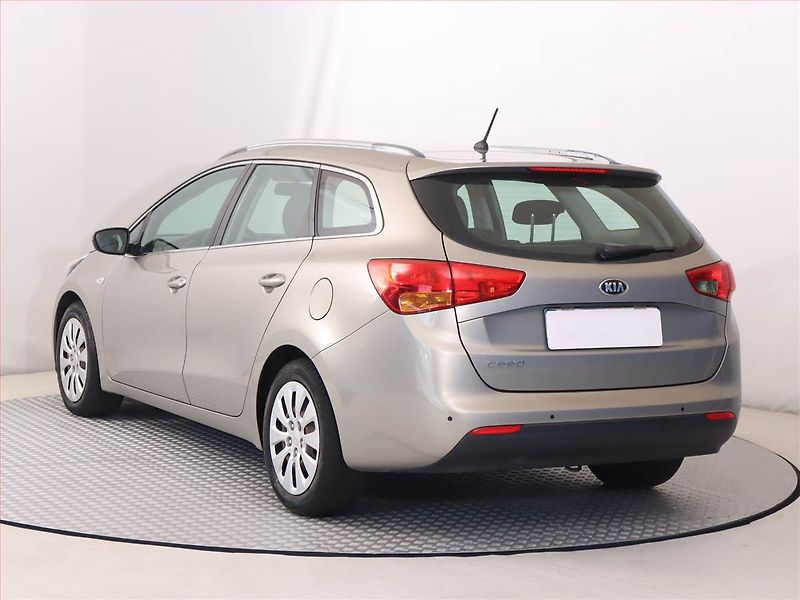 Kia Ceed (2014) 1.4 CVVT, Tempomat - fotka 4 z 17