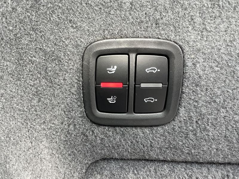 Porsche Cayenne (2018) 3.0i*V6*250KW*E-Hybrid - fotka 33 z 40