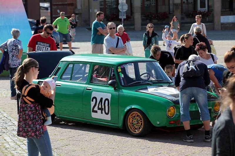 Již 8. ročník tradičního zlínského setkání všech majitelů vozů značky Škoda vyrobených do roku 1994. Náměstí Míru ve Zlíně.