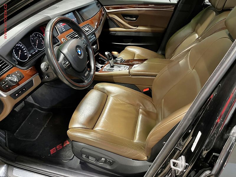 BMW Řada 5 (2015) 3.0D 535d xDrive, AT, navi - fotka 9 z 17