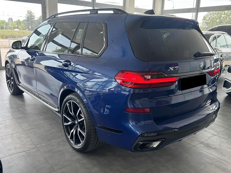 BMW X7 (2022) xDrive 40d M Sports - fotka 5 z 42