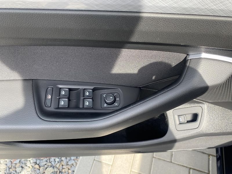 Volkswagen Passat 2.0TSI140kW-1xMAJ.-LED-DSG-ACC - fotka 14 z 49