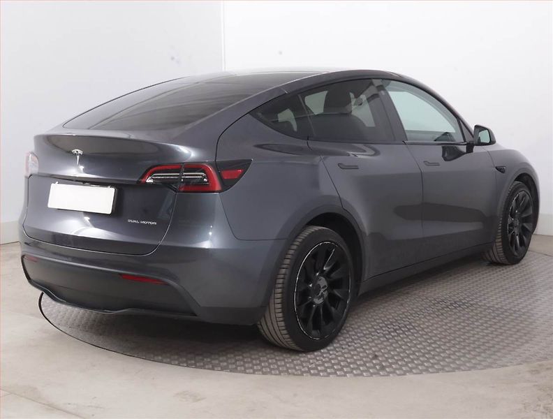 Tesla Model Y (2022) Long Range AWD 79kWh, SoH 92% - fotka 5 z 20