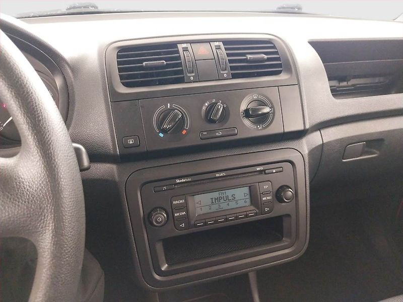 Škoda Fabia (2012) 1.2 12V, po STK, jezdí výborně - fotka 12 z 17