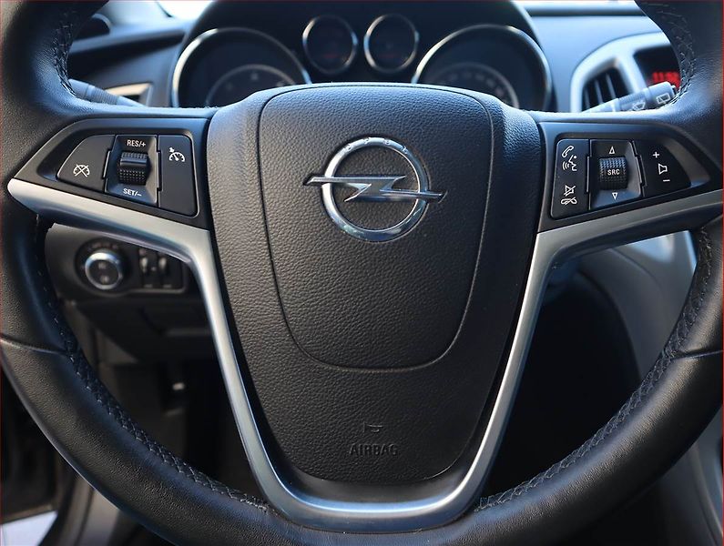 Opel Astra (2012) 1.7 CDTI, Serv.kniha, Tempomat - fotka 17 z 17