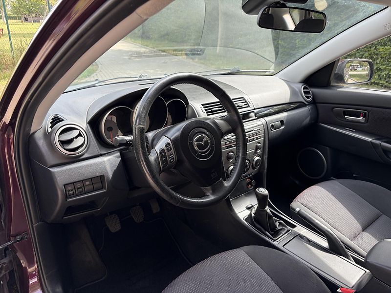 Mazda 3 1.6 Sport Active - fotka 25 z 29