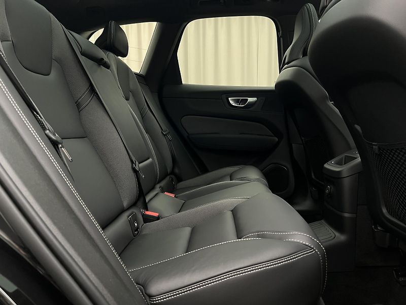 Volvo XC60 T6 AWD BLACK EDITION RESKIN - fotka 25 z 50