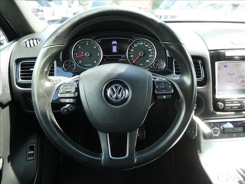 Volkswagen Touareg 3,0 TDi V6 180kW, webasto, DPH - fotka 27 z 50