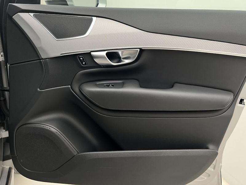 Volvo XC90 B5 AWD CORE AUT 7 MÍST - fotka 43 z 43