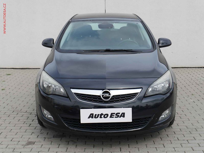 Opel Astra (2013) 1.4T, ČR, Klima - fotka 2 z 19