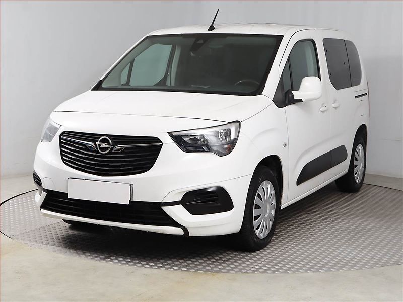 Opel Combo (2019) Enjoy 1.2 Turbo, 5Míst, ČR - fotka 2 z 13