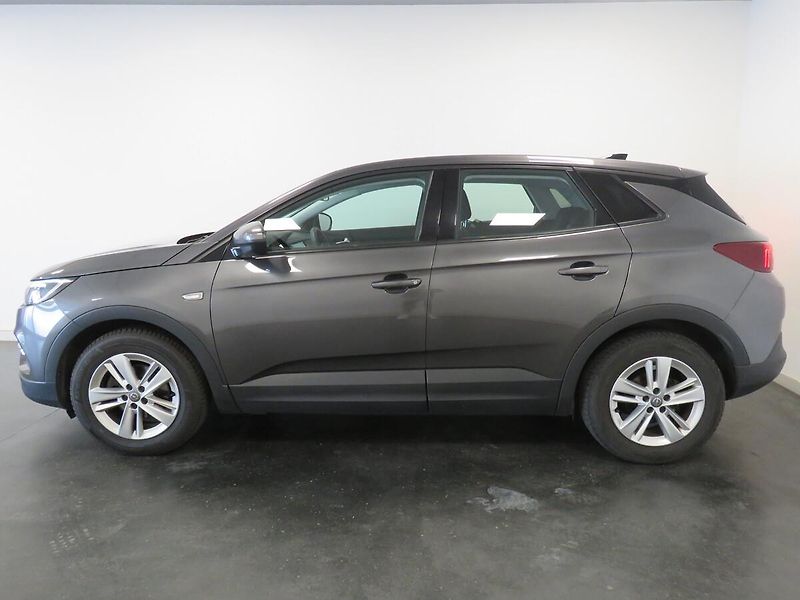 Opel Grandland X - fotka 3 z 24