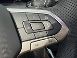 Volkswagen Golf (2026) R-Line People 7DSG mHEV 1,5eTS - náhled 16