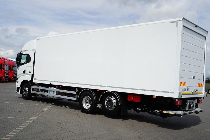 Iveco S-WAY (2023) 420 / E 6 / KONTENER + WINDA / - fotka 32 z 45