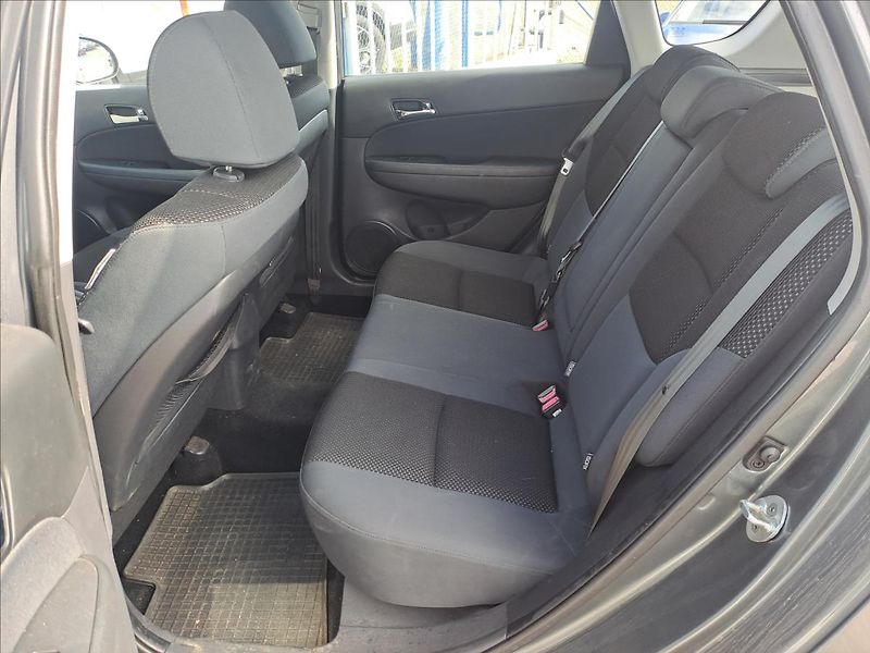 Hyundai i30 1,6 CRD - fotka 6 z 13