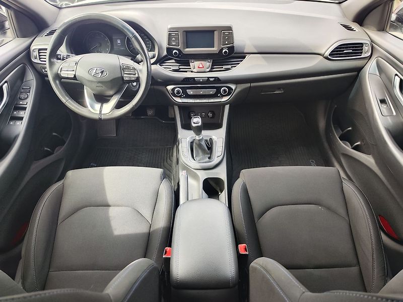 Hyundai i30 1.4 T-GDI/103kW Trikolor Kom - fotka 11 z 32