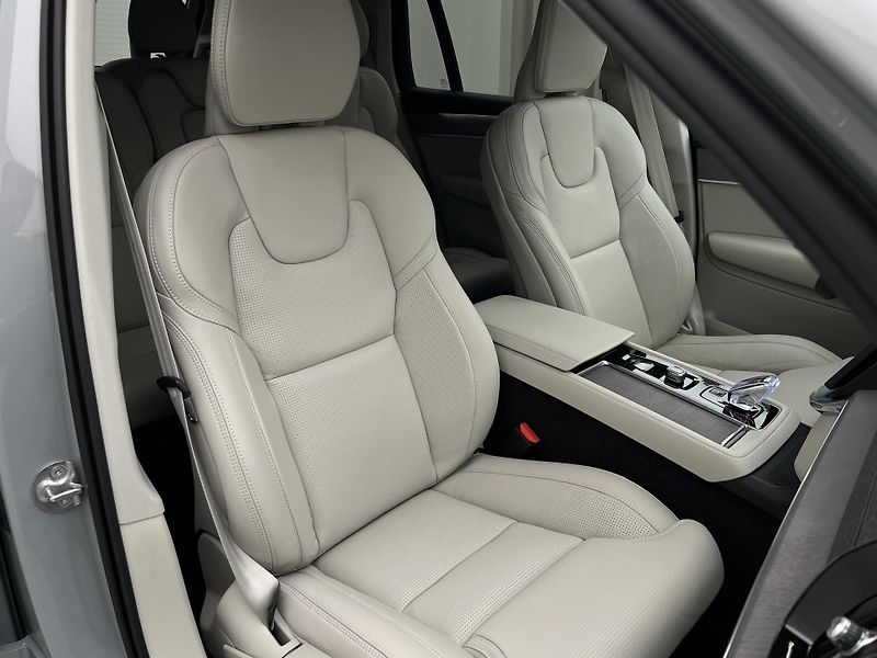 Volvo XC90 (2026) B5 AWD BRIGHT PLUS - fotka 25 z 45