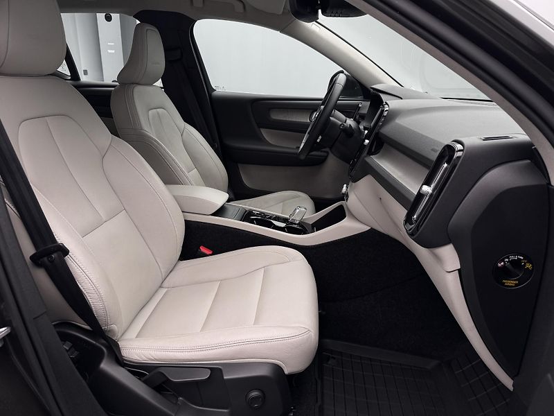 Volvo XC40 T5 AWD INSCRTIPTION REZERVACE - fotka 23 z 42
