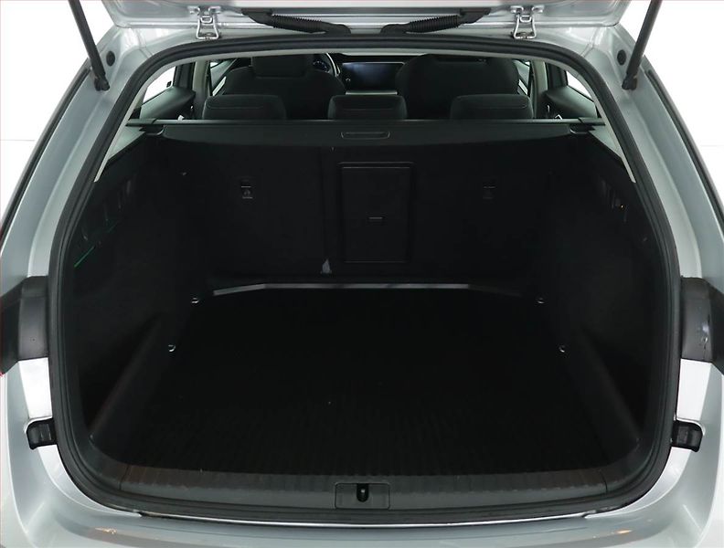 Škoda Octavia (2023) Ambition 2.0 TDI, ČR,1.maj - fotka 13 z 15