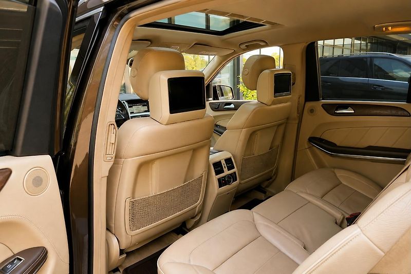 Mercedes-Benz GL (2014) GL 350 Bluetec 4Matic - fotka 15 z 42