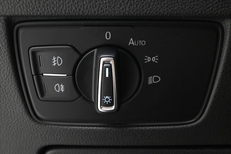 Volkswagen Passat 2,0 TDI 110kW DSG Business Zár - fotka 27 z 32
