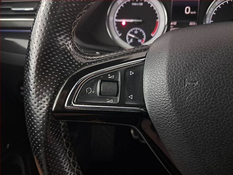 Škoda Superb (2017) Sportline 2.0 TDI, Kůže, Navi - fotka 16 z 20