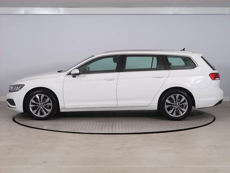 Volkswagen Passat (2020) Business 1.5 TSI, ČR,1.maj - fotka 3 z 18