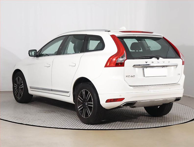 Volvo XC60 (2017) D4, Automat, Kůže, Navi - fotka 4 z 19