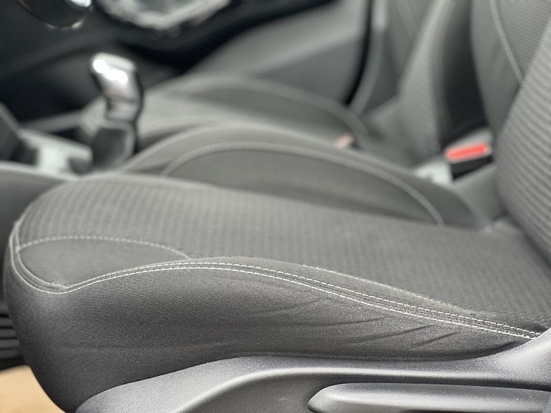 Peugeot 208 1.2i LPG KLIMA NAVI KAMERA ALU - fotka 11 z 41