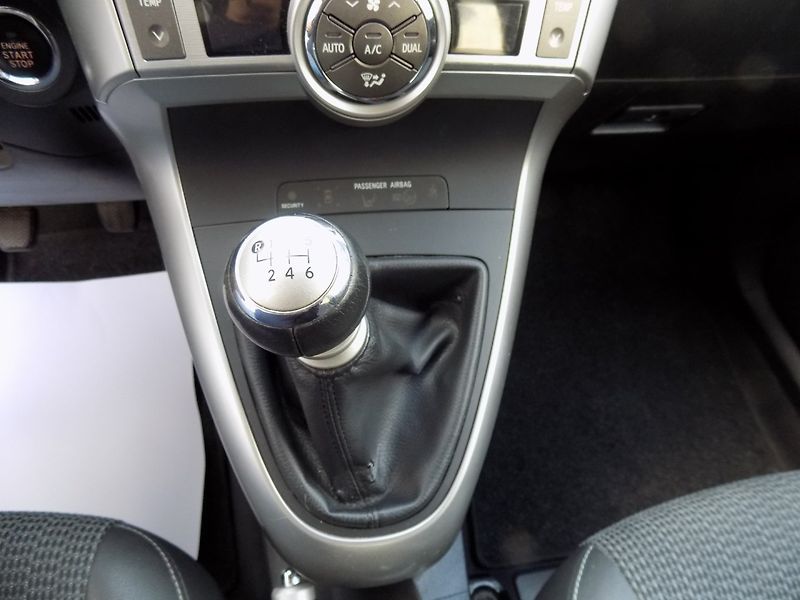 Toyota Verso (2013) 2.0 D-4D/1.Maj.ČR/keyless-go/ - fotka 30 z 47