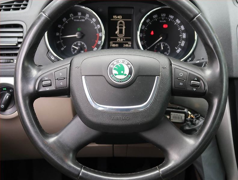 Škoda Yeti (2010) 2.0 TDI, 4X4, ČR,1.maj - fotka 15 z 18