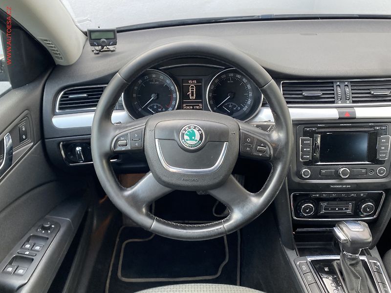 Škoda Superb (2010) 2.0 TDI, DSG, xenon, AC - fotka 11 z 16