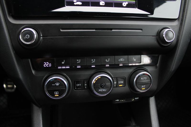 Škoda Octavia RS 2.0TDI 135kW BIXEN TAŽNÉ ČR - fotka 16 z 19