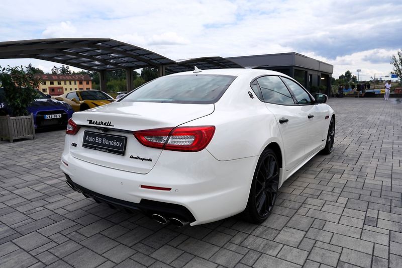 Maserati Quattroporte S Q4 3.0i V6/410 PS/automat/B& - fotka 6 z 50