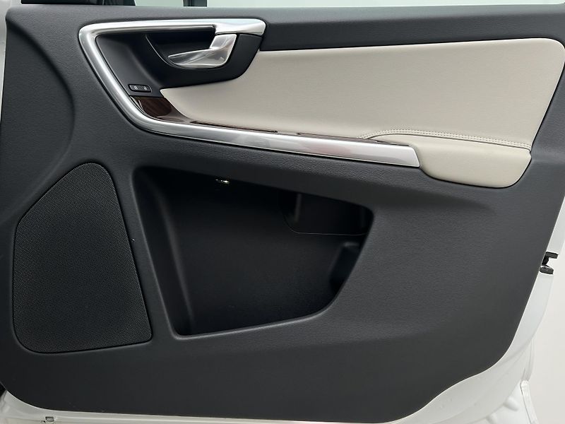 Volvo XC60 D5 AWD POLESTAR SUMMUM AUT  - fotka 38 z 38
